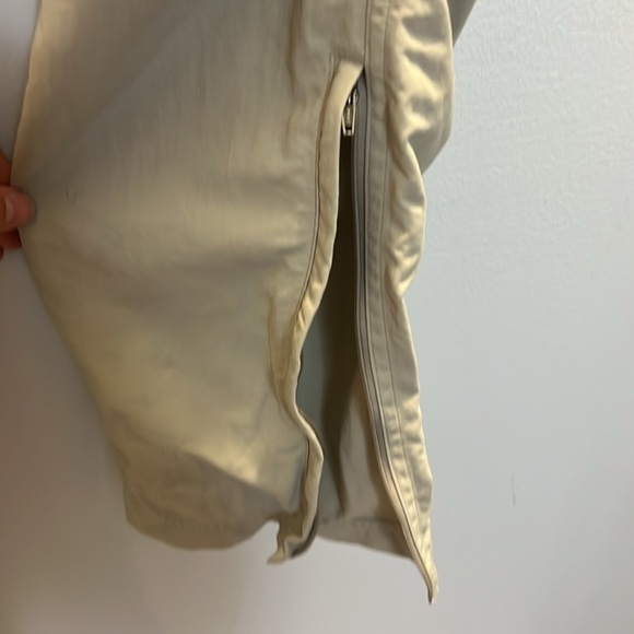 Women’s M Columbia GRT cargo khakis, sporty, zippers, shorts and pants - Picture 7 of 12
